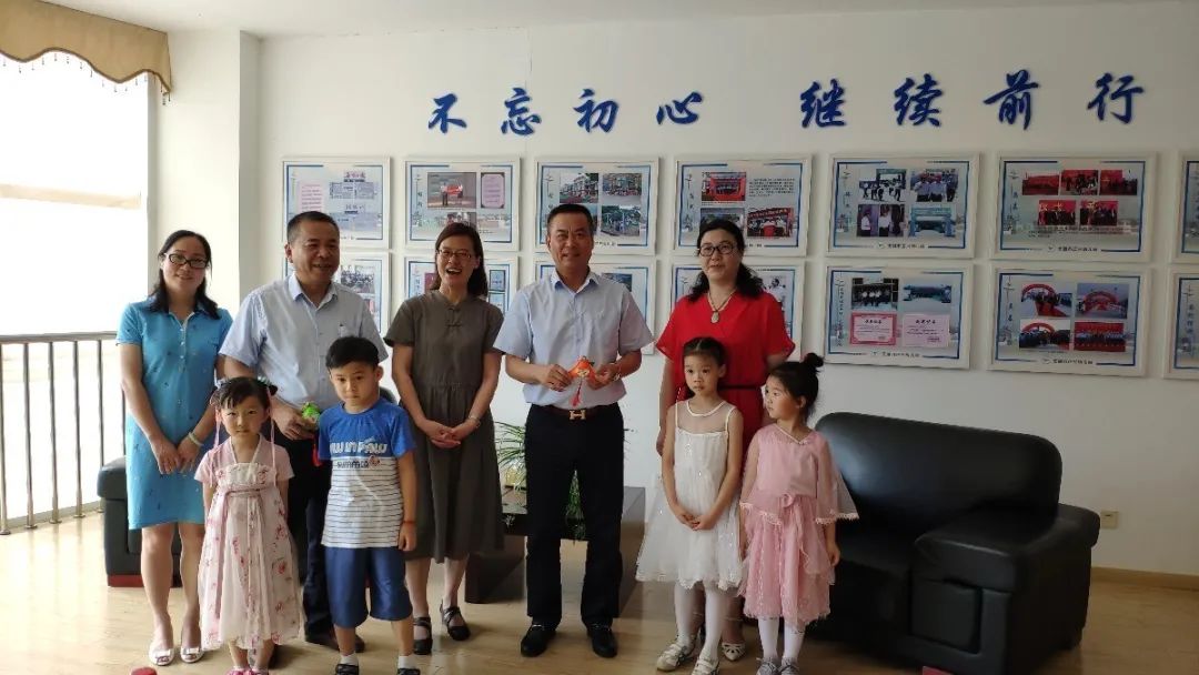 · 祝正興幼兒園的小朋友們節(jié)日快樂！